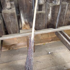 Broom Hard (Shola Jharu)